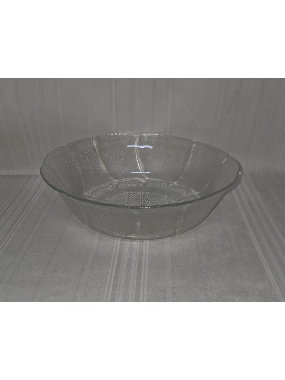 Arcoroc FLEUR 9.75" Round Serving Salad Fruit Bowl Clear Embossed Floral Vintage